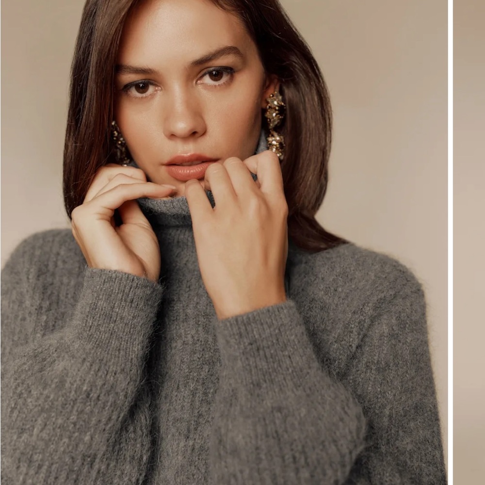 NWT Cosmic Alpaca Blend Turtleneck Sweater in colour Thunder